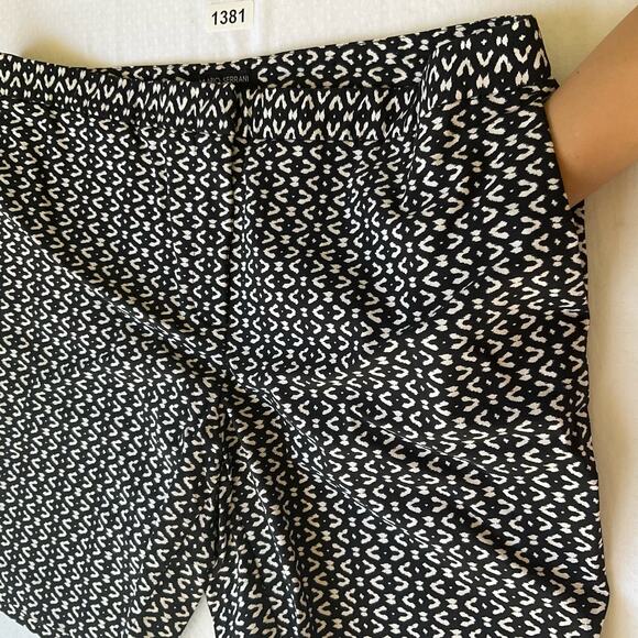 Mario Serrani Italy Women’s Fancy Shorts size 16, Patern Black White - Picture 9 of 10